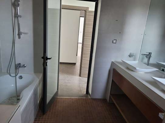 Trois chambres à louer par mois image 8
