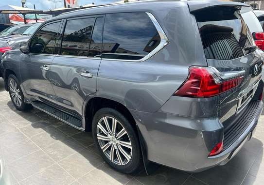 LEXUS LX 570 2019 image 13