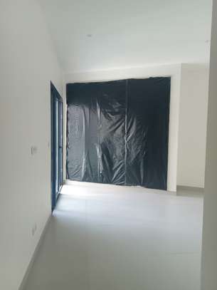 Des F4  neufs à louer au point de 173 m² image 2