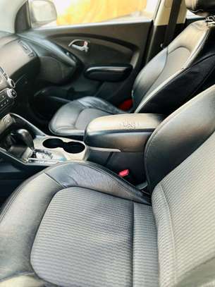 Hyundai tucson image 3