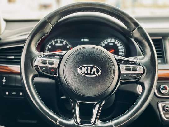 KIA K7 image 2