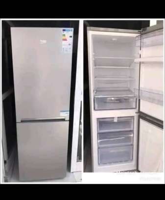 Refrigerateur beko 3 tiroirs 240 litres A+ image 1