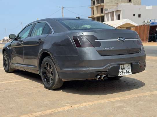 Ford Taurus image 2