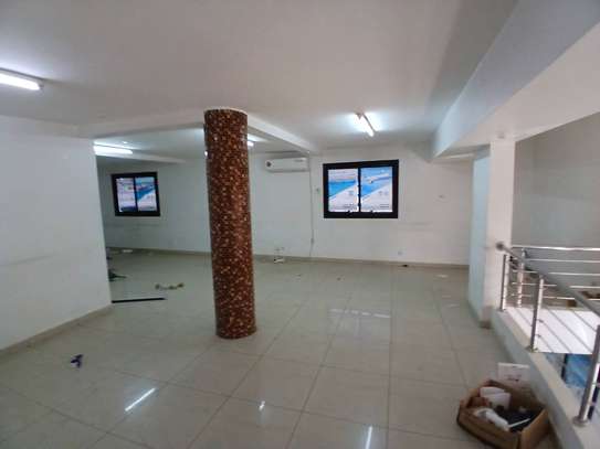 SHOWROOM EN DUPLEX image 8