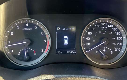HYUNDAI TUCSON 2016 image 9