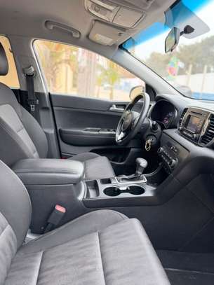 KIA SPORTAGE image 8