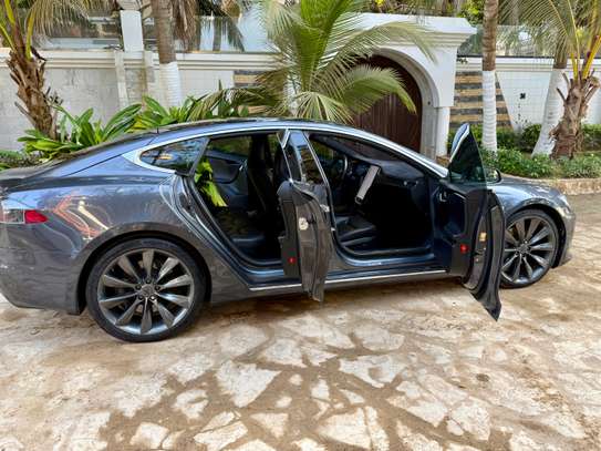 Tesla model s image 2