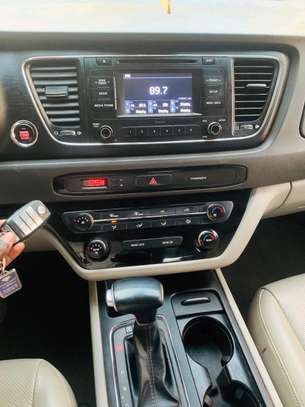 Kia carnival 2017 image 13