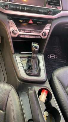 Hyundai AVANTE image 4
