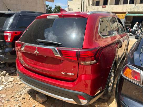 2018 Mitsubishi outlander 7 place image 2