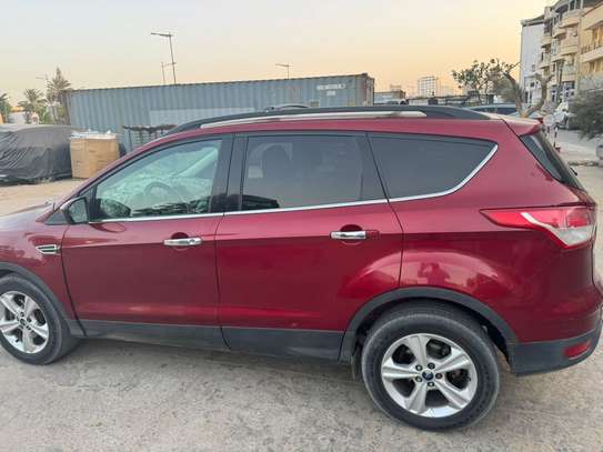 Ford Escape en bon état. image 2