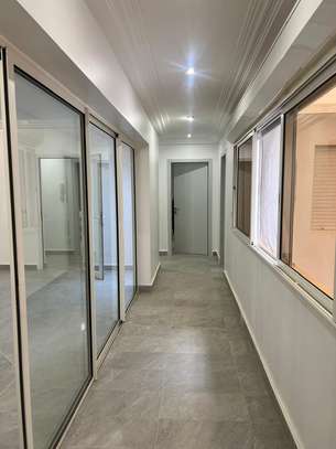 3 chambres salon à louer en face King fahd image 1