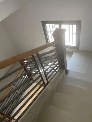 Appartement 3 pieces à louer mamelle mbackiyou faye image 3