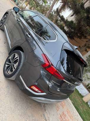 Hyundai Santafei image 11