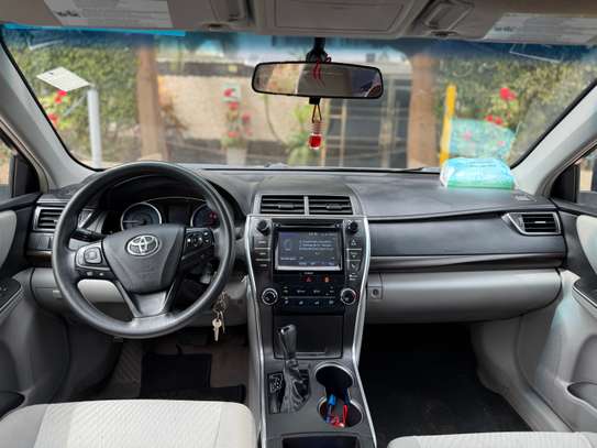 Toyota CAMRY image 5