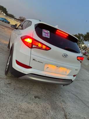 HYUNDAI TUCSON image 8