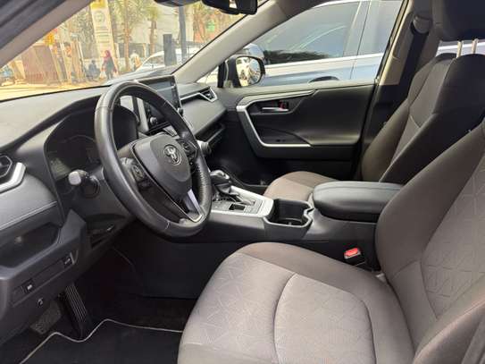 Toyota RAV4 hybride SUV 2022 image 5