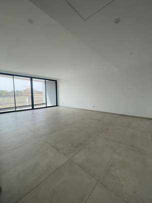 F6 à louer sur la corniche ouakam 385 m² neuf image 1