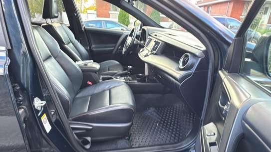 Toyota RAV4 image 11