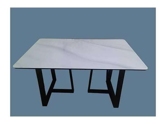 TABLE A MANGER 4 PLACES EN MARBRE CARRE  CLR NOIR/BLANC image 2