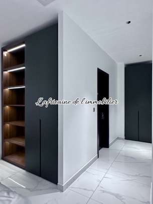À Vendre – Appartement Duplex F4 de 290m2 ,aux Almadies image 12