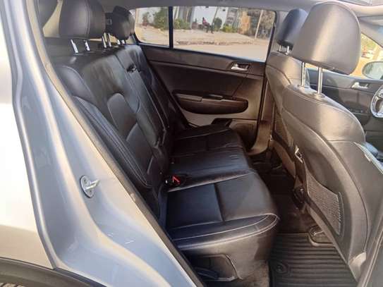 Kia Sportage EX image 8