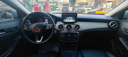 MERCEDES GLA 200d image 6