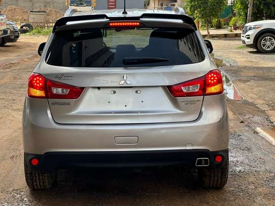 Mitsubishi Outlander Sport image 4