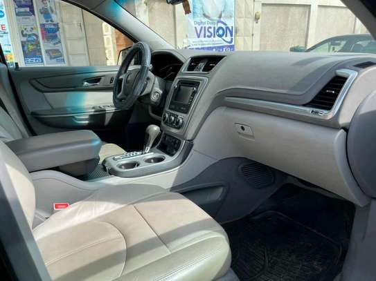 Gmc akadia full option 7 places image 2