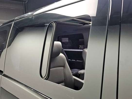 Hyundai Starex VIP Black double toit ouvrant image 7