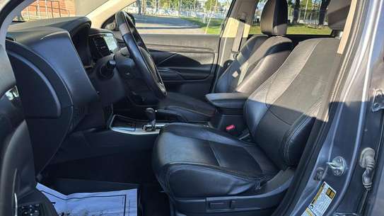 Mitsubishi Outlander image 12