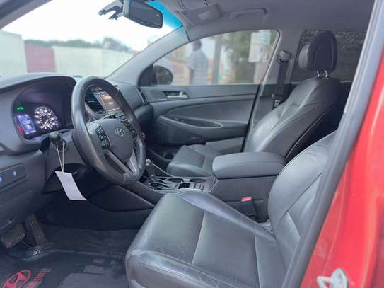 HYUNDAI TUCSON image 9