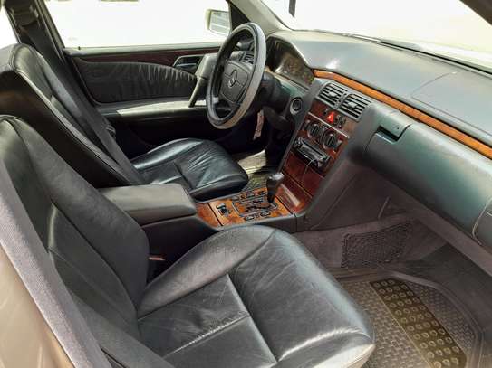 Mercedes image 3