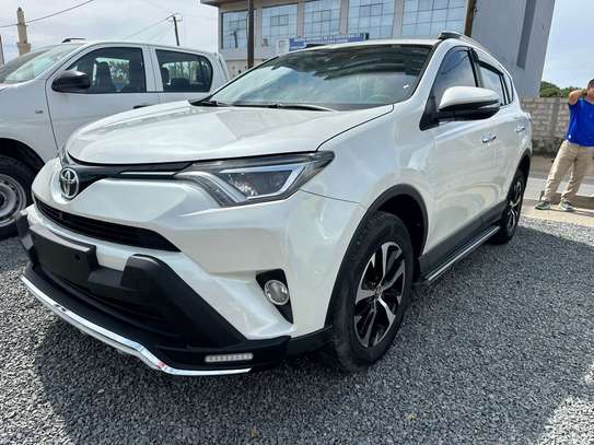 Toyota RAV4 2018 image 2