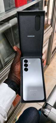 Samsung Galaxy S25 5G image 2
