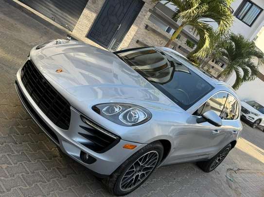 Porsche Macan S image 1