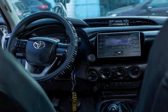 toyota hilux 2019 image 7