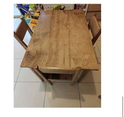 Table pour enfants avec 3 chaise en bois image 1