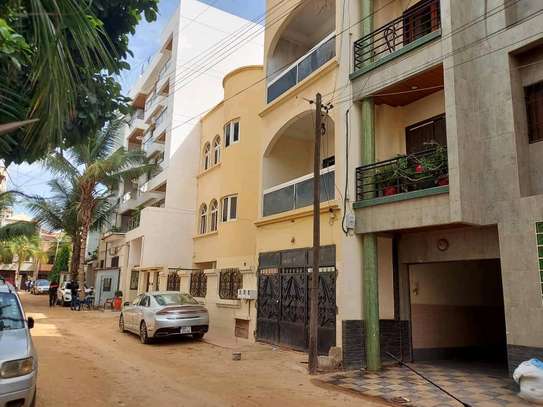 Immeuble R+2 à vendre à la cité keur Gorgui sur 340 m2 TF image 1