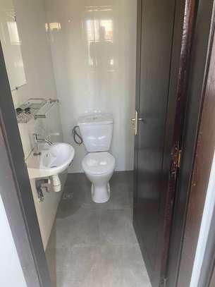 Appartement F4 à louer au Point E image 11
