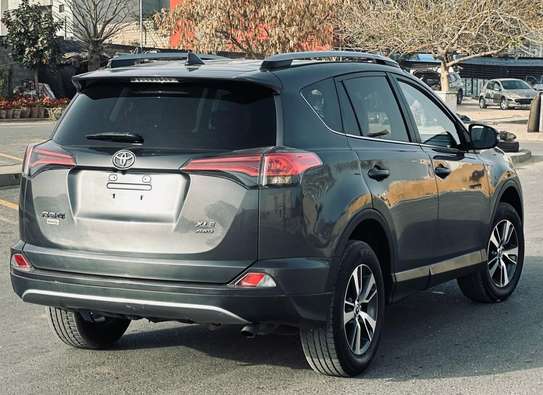 Toyota RAV 4 xle 2018 image 5
