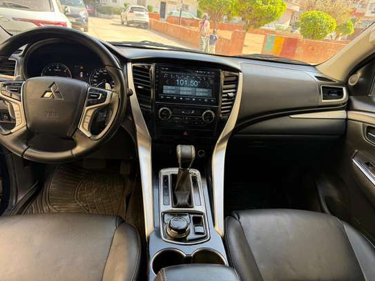 mitsubishi pajero sport image 2