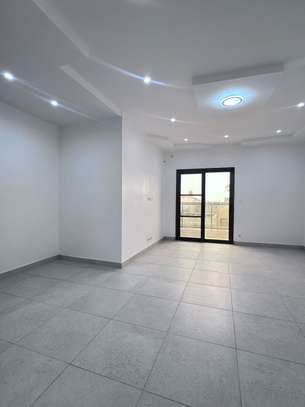Appartement f4 neuf et spacieux  à louer à Yoff aéroport image 2