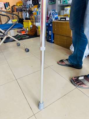 Canne anglaise, Béquille de maintien réglable image 11