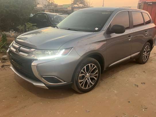 Mitsubishi Outlander image 3