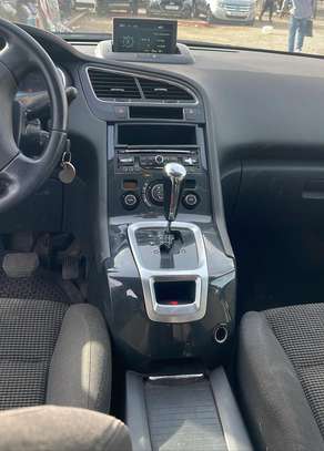PEUGEOT 5008 2016 image 6