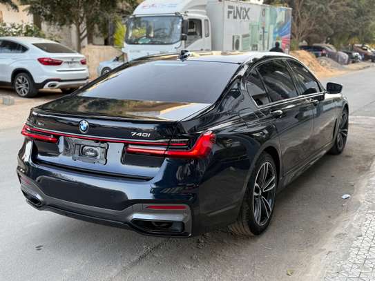BMW series 740i image 1