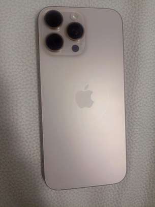 iPhone 16 Pro Max Gold 256 giga image 3