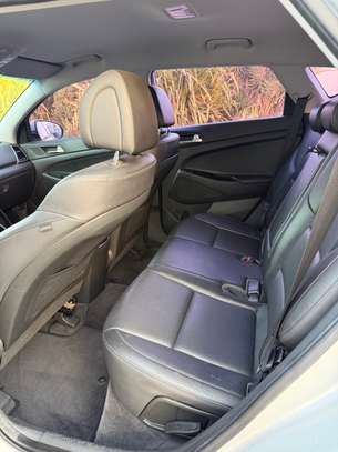 Hyundai tucson image 9