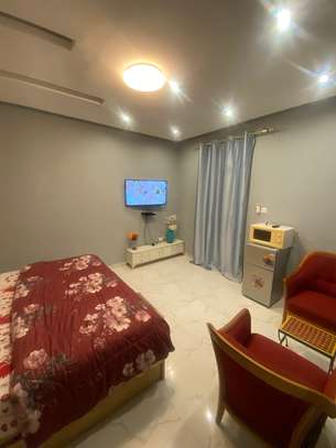 Chambre sdb avec spot lumineux meublee image 2